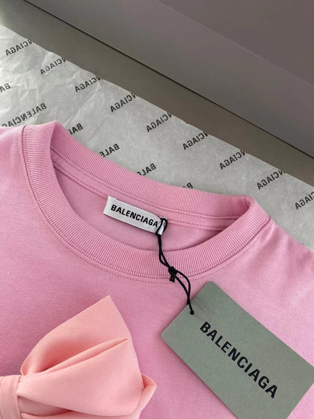 TJ / 발렌시아가 반팔 티셔츠 , 𝑩𝑳𝑪𝑮 발렌시아가 레이디 핑크 프린트 티셔츠