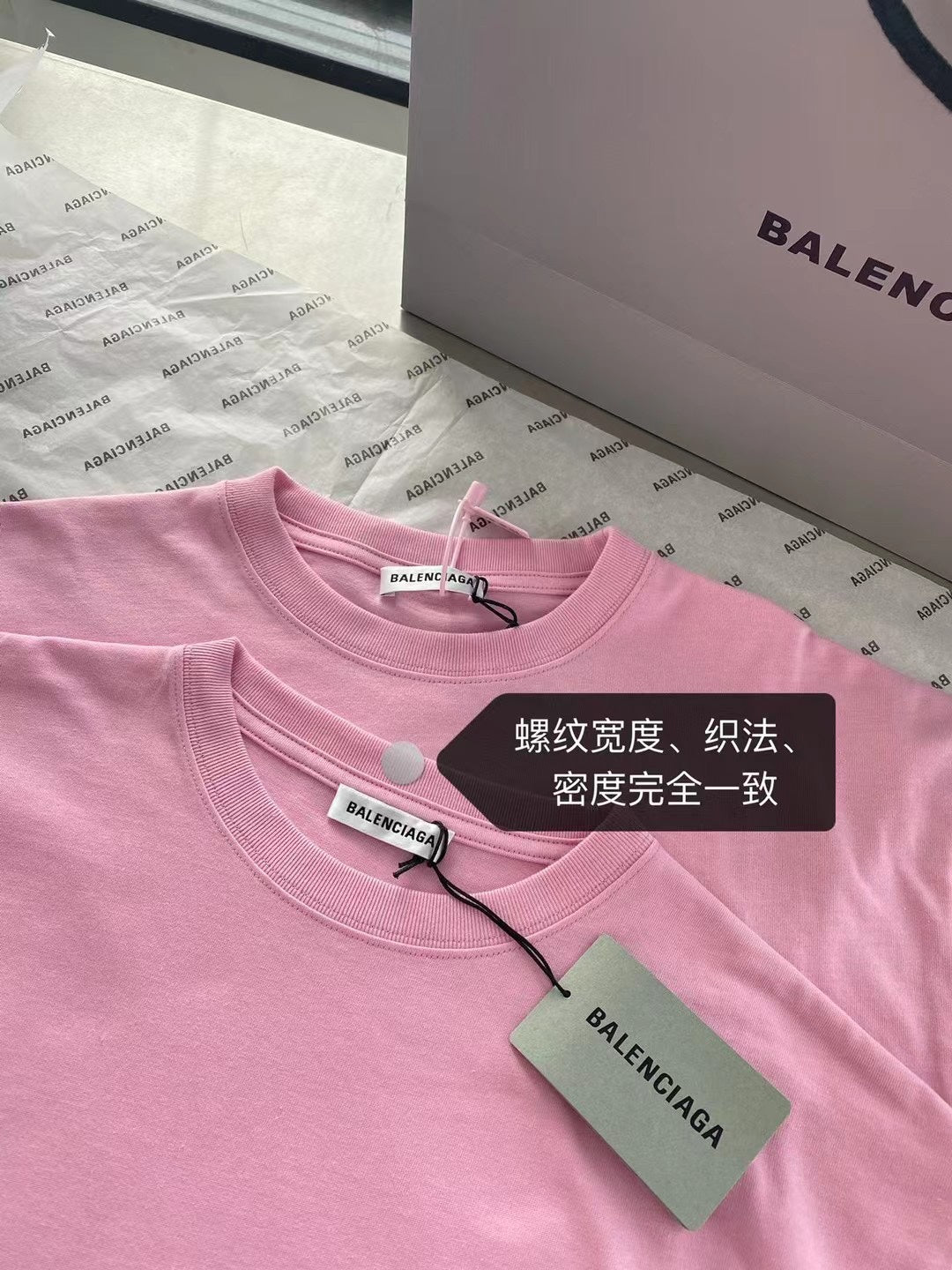 TJ / 발렌시아가 반팔 티셔츠 , 𝑩𝑳𝑪𝑮 발렌시아가 레이디 핑크 프린트 티셔츠