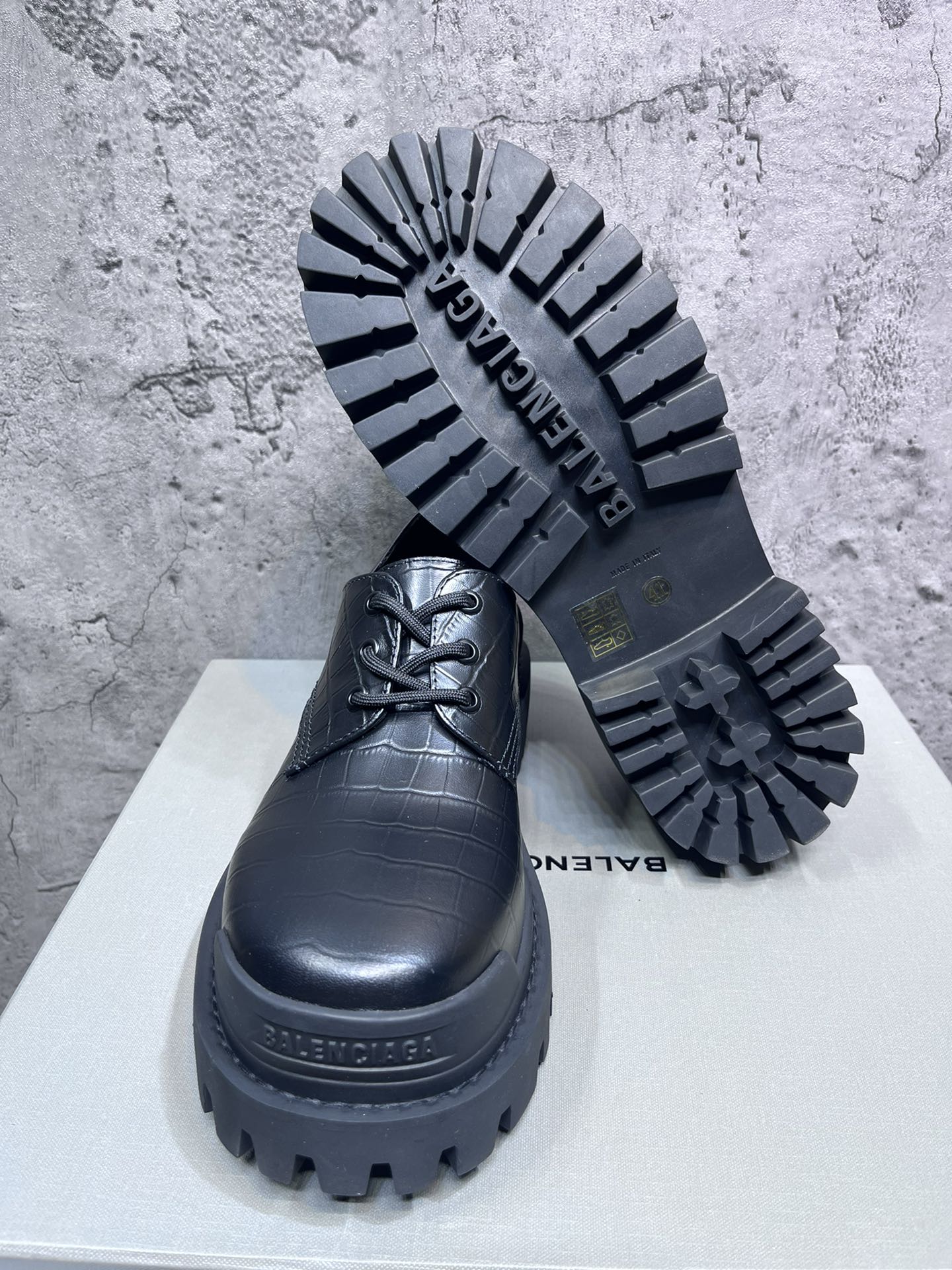 빙 / BALENCIAGA발렌시아가 STRIKE 두꺼운 밑창 더비 악어가죽 엄지발가락 슈즈 아웃솔