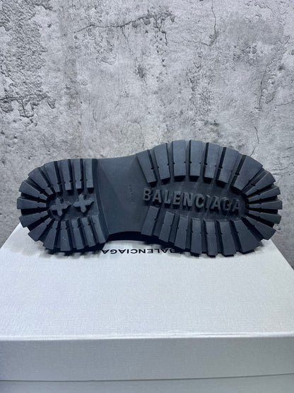 빙 / BALENCIAGA 발렌시아가 신제품 HUMMER 더비 슈즈, 살짝 비대칭인 라운드 토 슈즈,