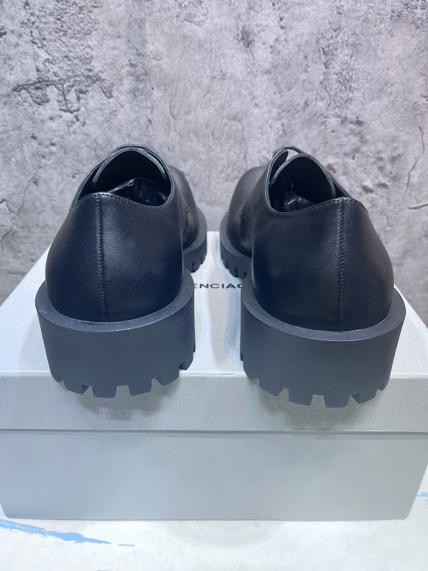 빙 / BALENCIAGA 발렌시아가 신제품 HUMMER 더비 슈즈, 살짝 비대칭 라운드 토 레이스업 슈즈