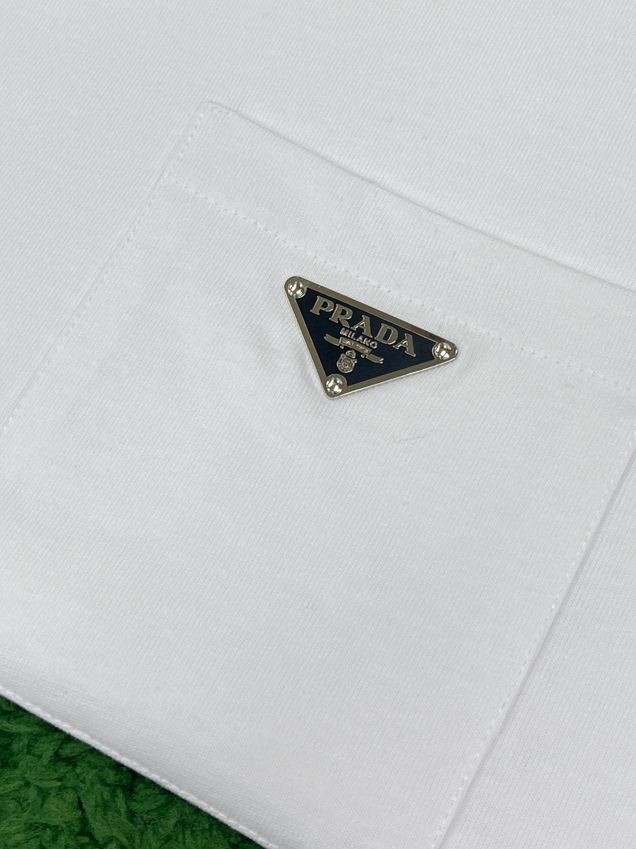 BVG / 프라다 삼각 로고 반팔티  기본디자인 2가지색상