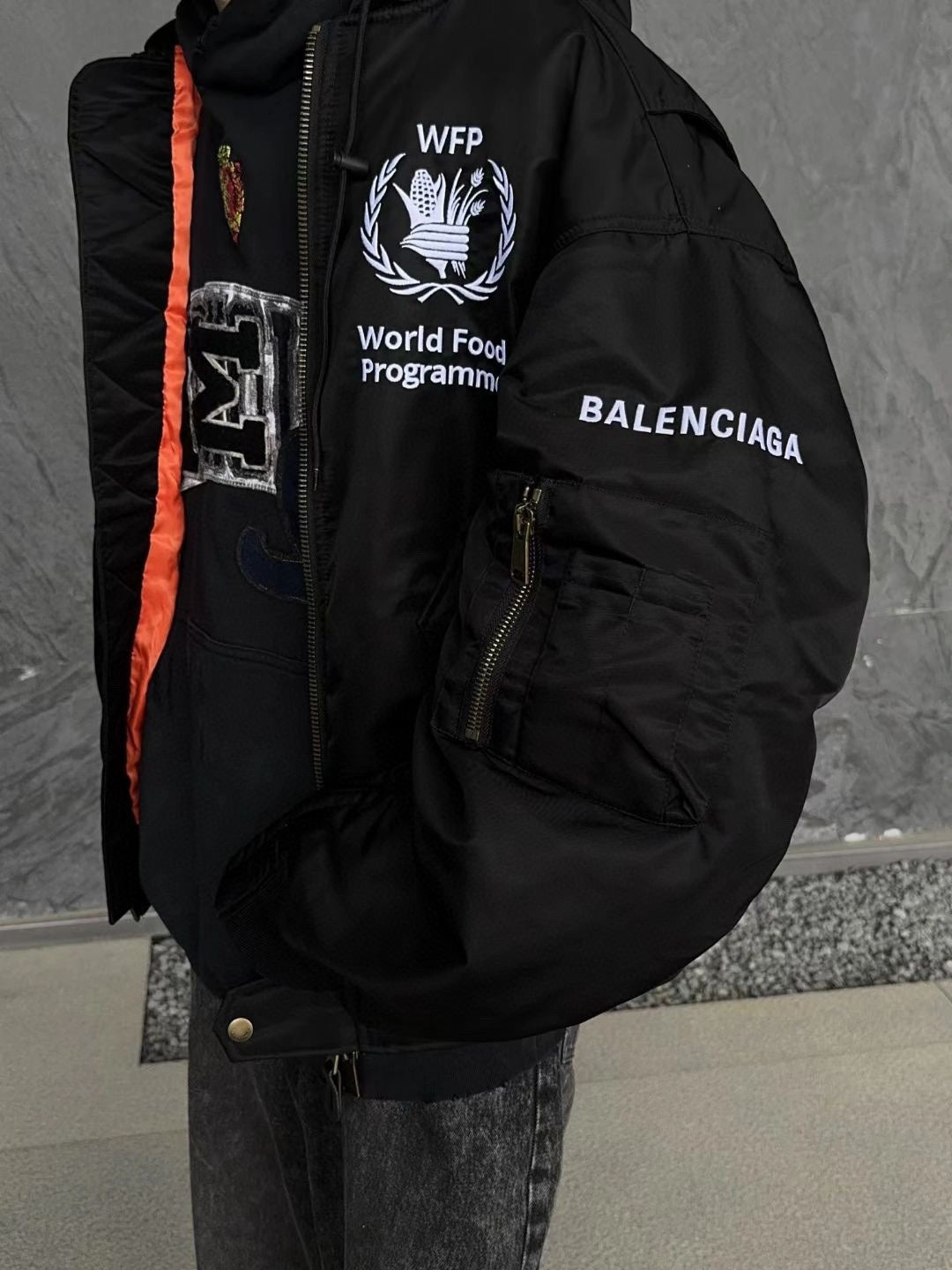잔디 / 발렌시아가 WFP 세계식량청 로고 봄버 봄버 코튼 자켓