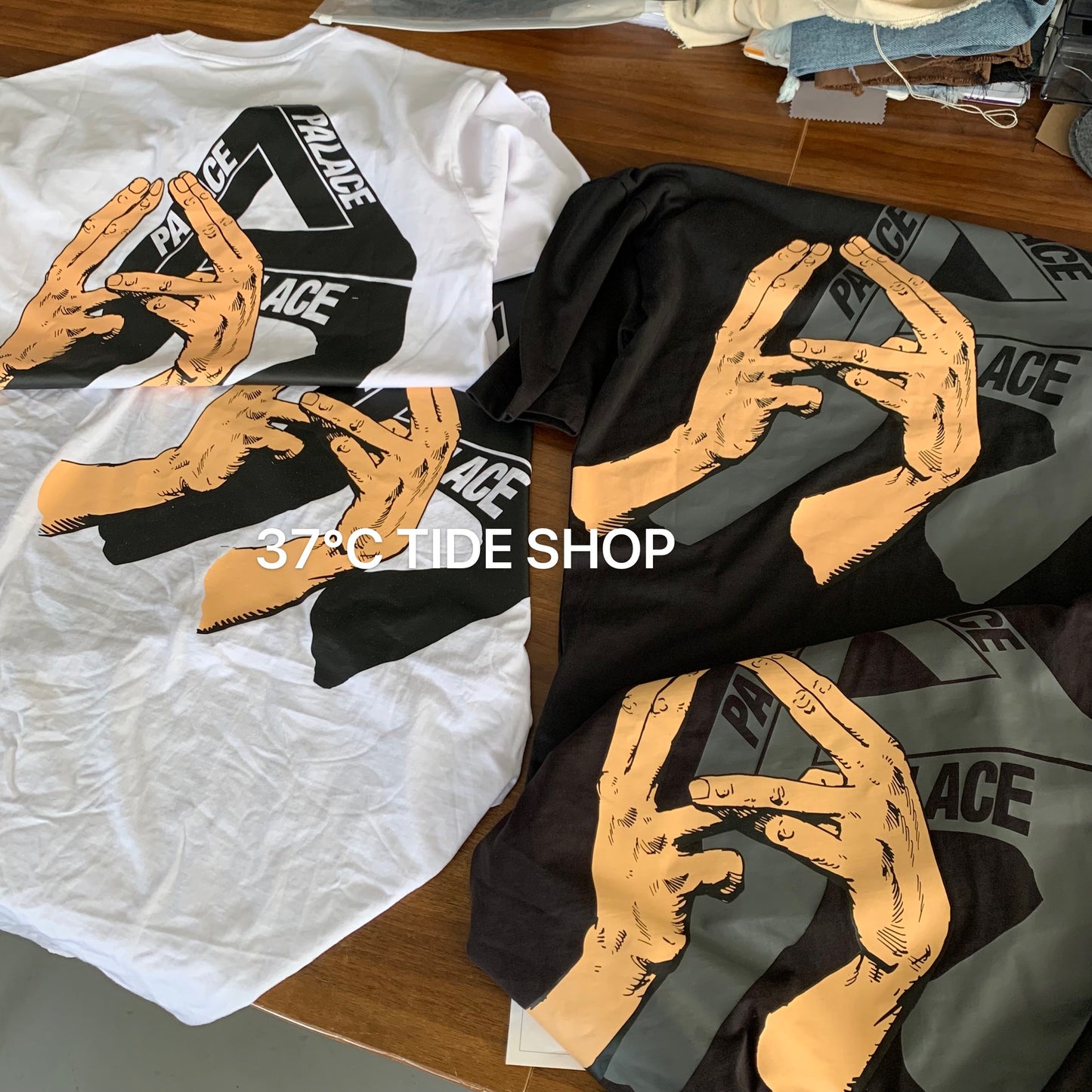 37도 / 팔라스 반팔티 , PALACE SS22 Valley Of The Shadows T-Shirt