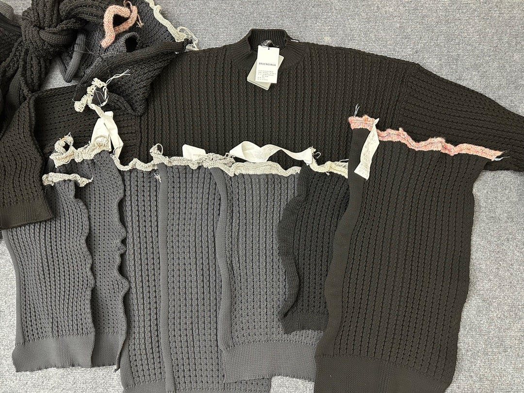GTR / 발랜시아가 23FW 울 자카드 숄더 로고 스웨터