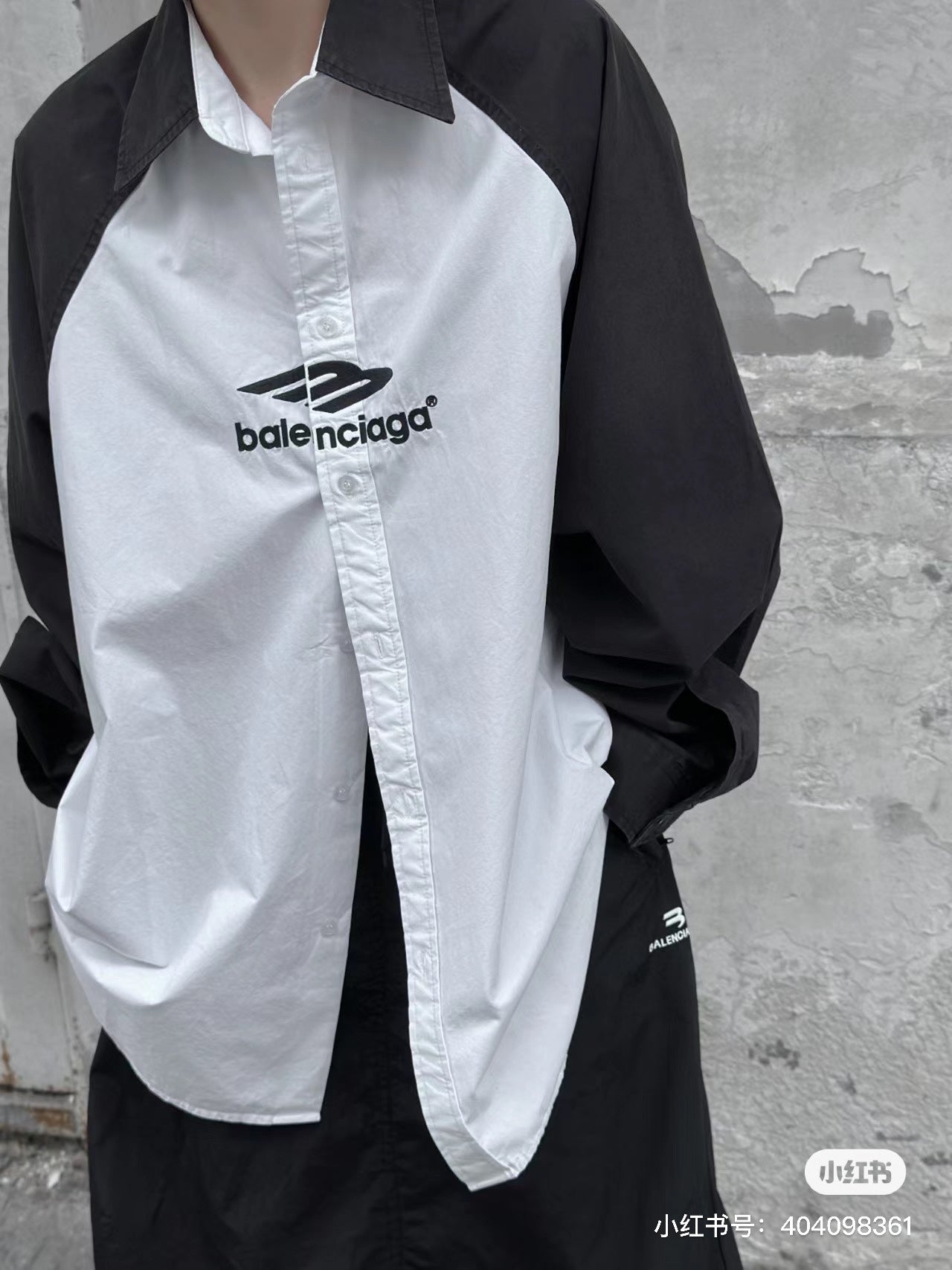V공장 / Balenciaga 2023SS 블랙 앤 화이트 패치워크 자수 셔츠