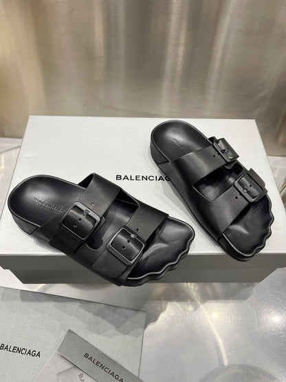 빙 / BALENCIAGA 발렌시아가 선데이 슬리퍼  버켄스탁 커플 모델