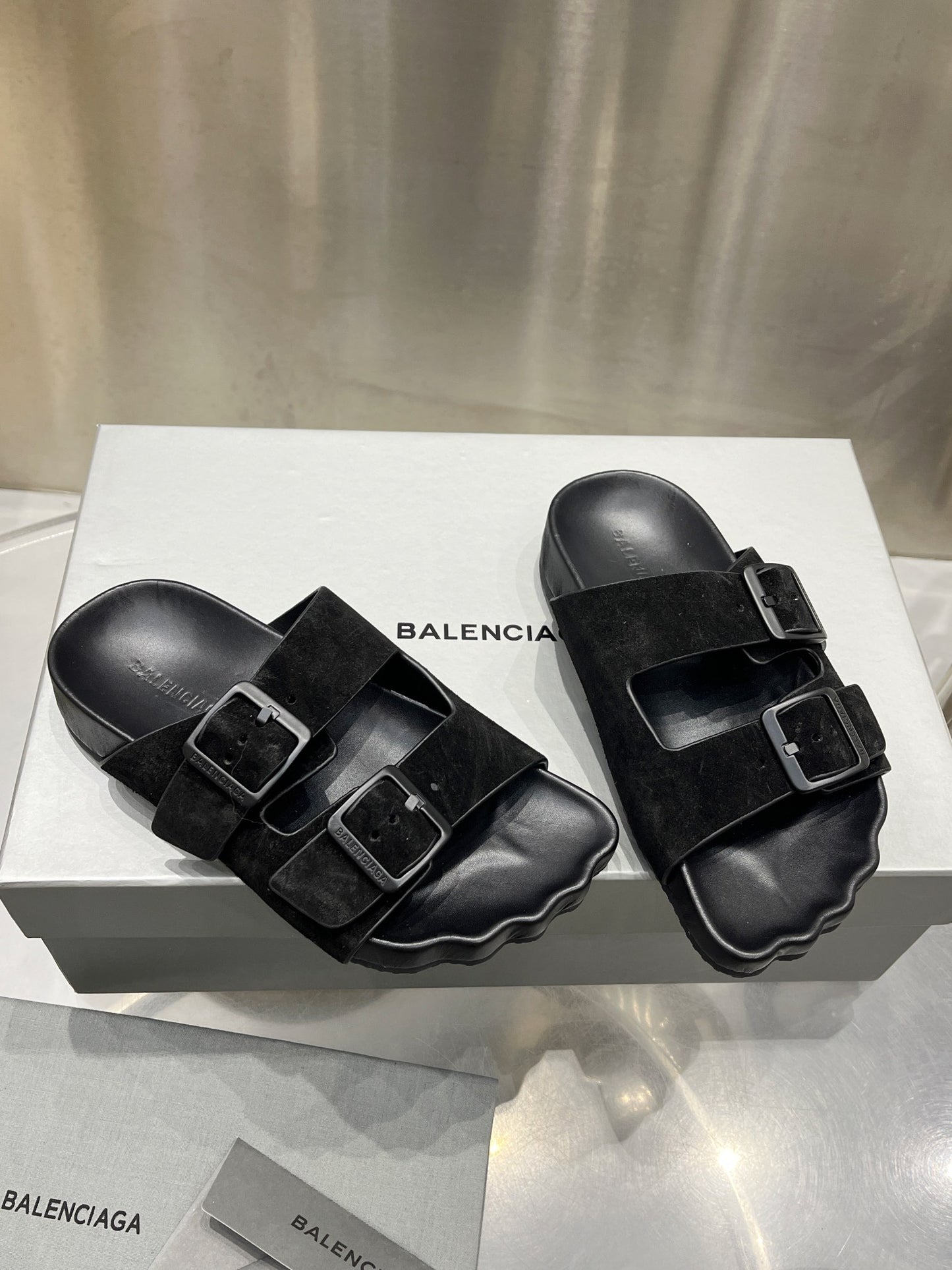 빙 / BALENCIAGA 발렌시아가 선데이 샌들 , 텐 버켄스탁 커플 모델