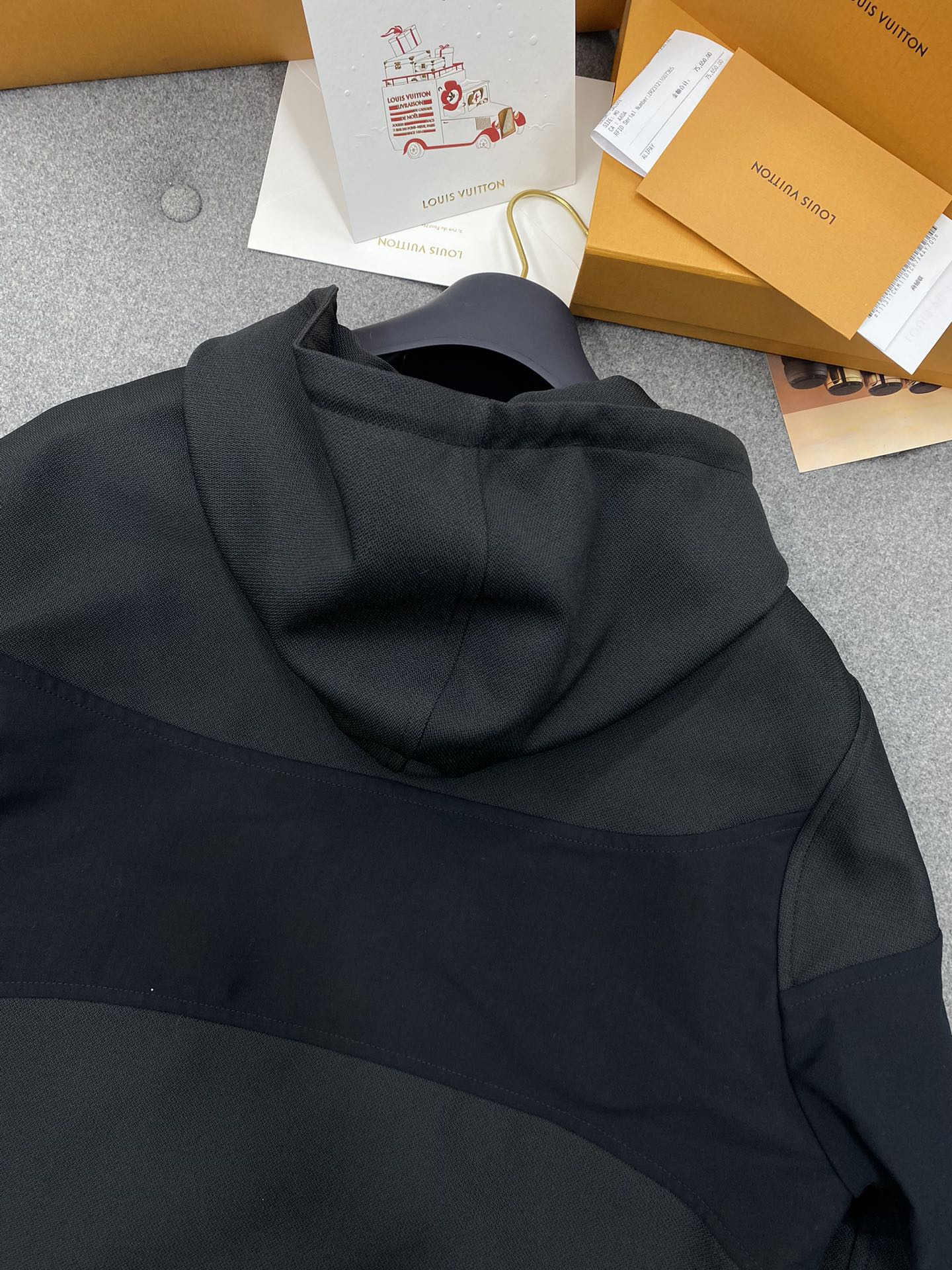 TJ셀러 / 루이비통 자켓 ,  𝗟𝗢𝗨𝗜𝗦 𝗩𝗨𝗜𝗧𝗧𝗢𝗡 후드 튜닉 재킷(예약판매)