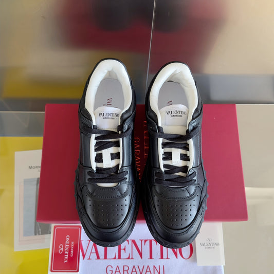 빙 / 발렌티노 Valentino V Freedots 시리즈 커플 스타일 리벳 캐주얼 스포츠 신발