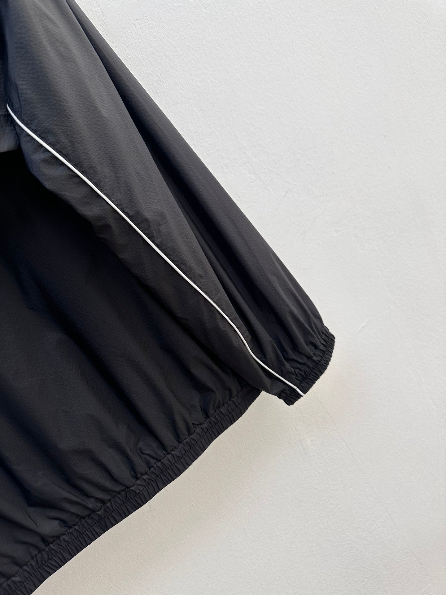BF셀러 / TB-Thom Browne 톰브라운 아노락 자켓 , 하프 지퍼 후드 재킷.